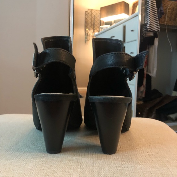 Vince Camuto black leather booties - Picture 3 of 4